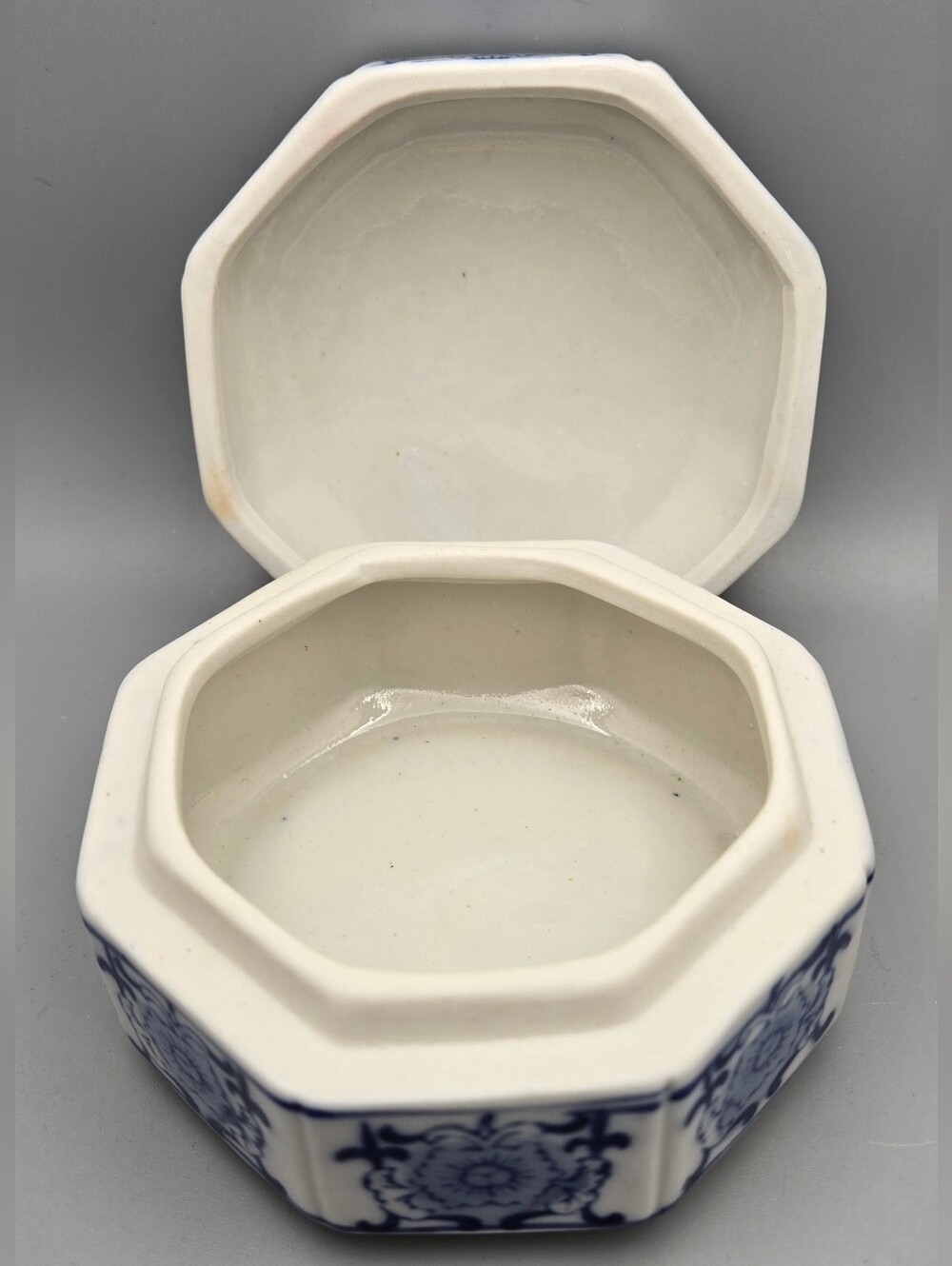 Chinoiserie Octagonal Blue & White Porcelain Trinket Jar w/ Lid China - Picture 3 of 5